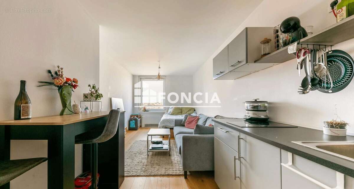FONCIA STRASBOURG – Studio de 30 m² loué 4 944 €/an HC dans une résidence rénovée en 2019 avec ascenseur et terrasse collective. - photo 4
