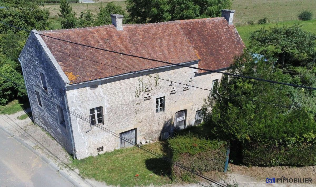 Maison à ESTREES-LA-CAMPAGNE