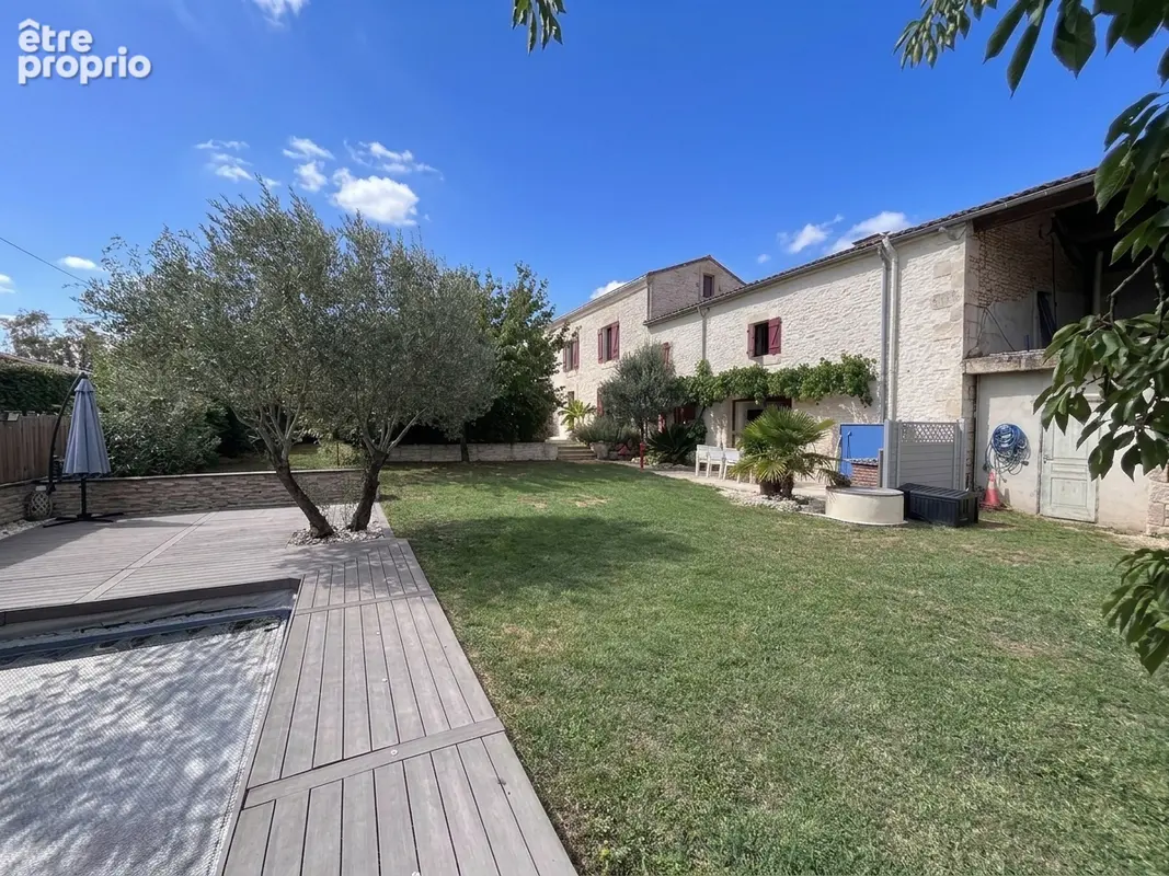 Maison en pierre - 6 chambres - photo 2