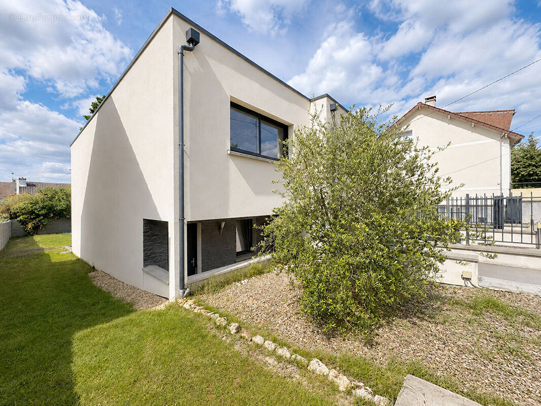 Maison à VIGNEUX-SUR-SEINE