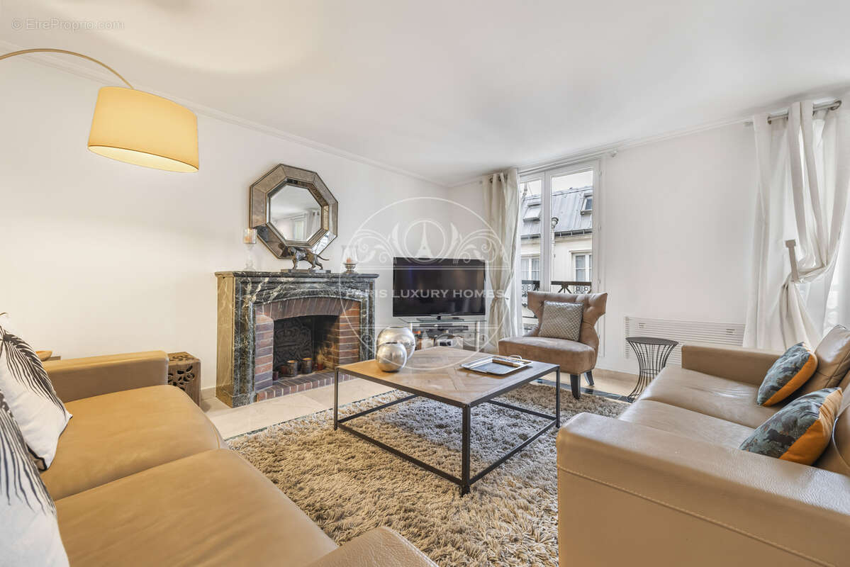 Appartement à PARIS-8E