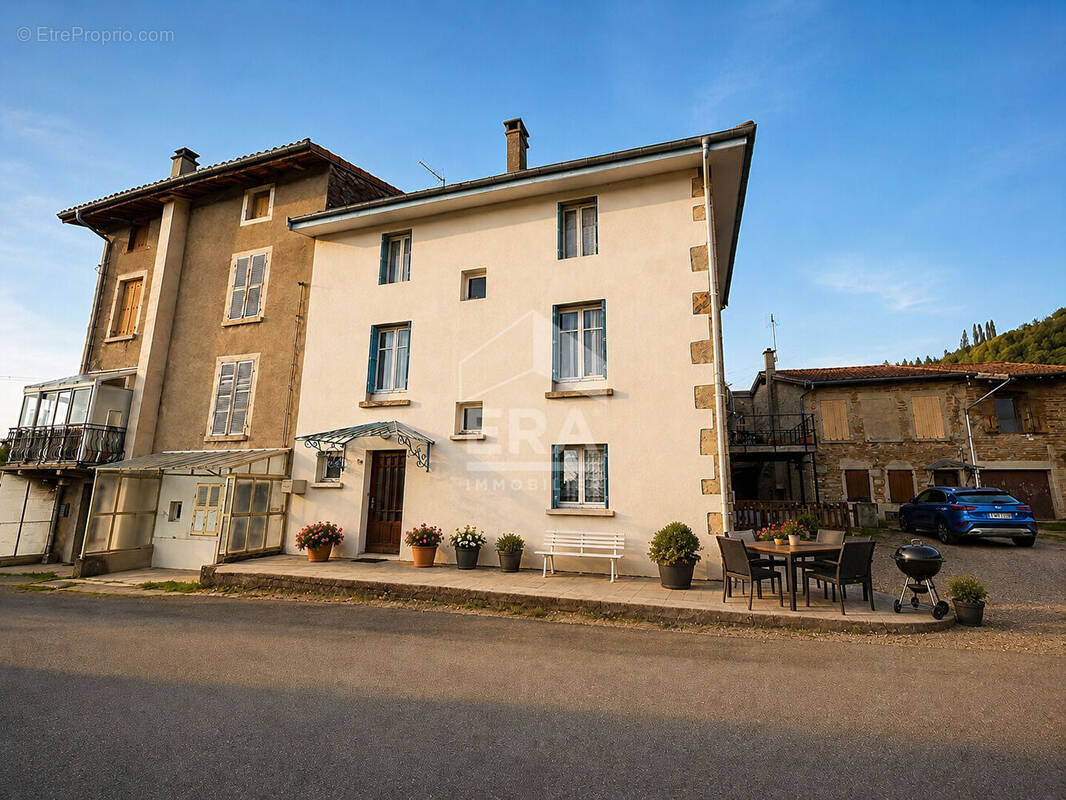 Maison à JUJURIEUX
