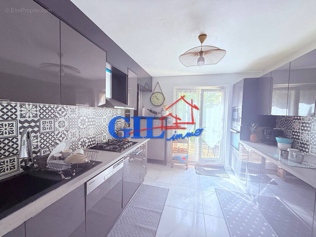 Maison à SAVIGNY-LE-TEMPLE