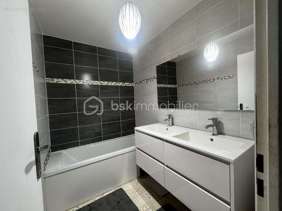 Maison accolée d’un côté / 4 chambres - photo 7