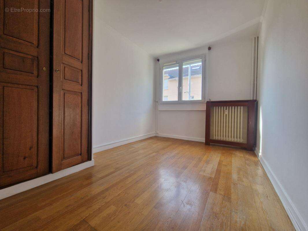 Appartement à VAIRES-SUR-MARNE
