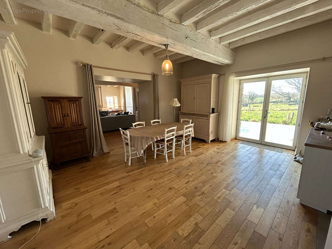 Maison à BECON-LES-GRANITS