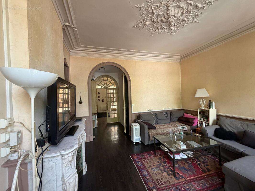 A Blaye Appartement de 114 m2 de caractère du XIX siècle avec locataire en place - photo 3