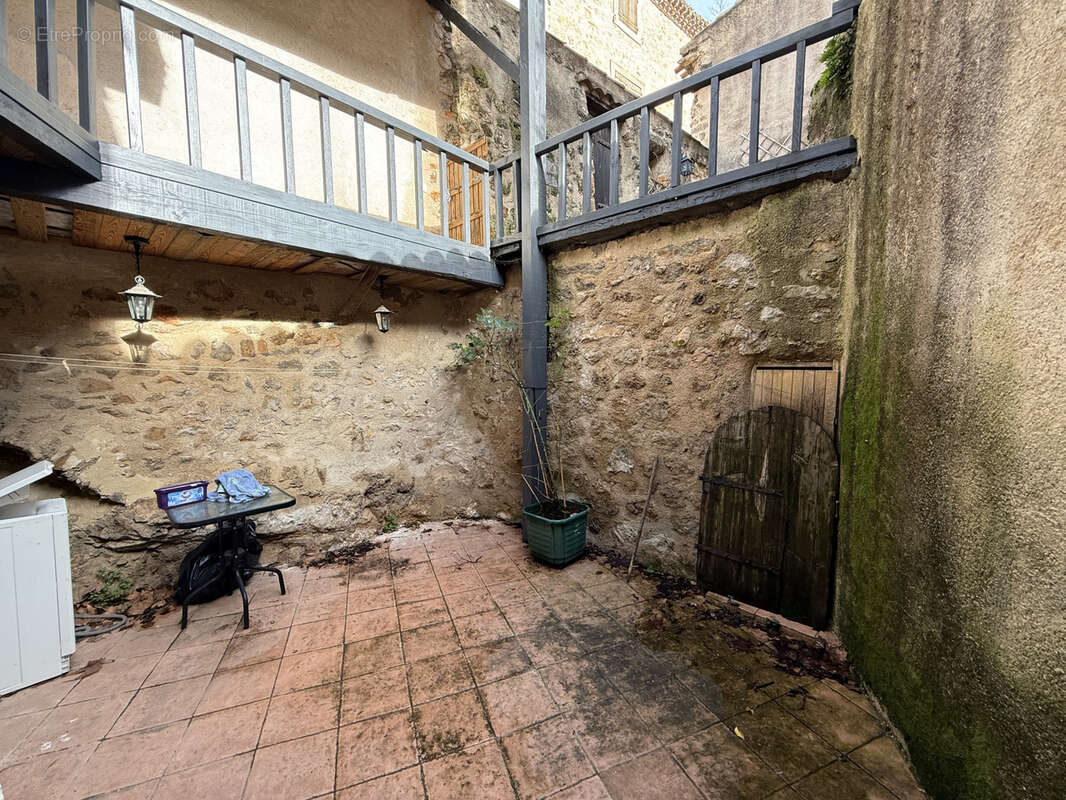 Maison à SAINT-GUILHEM-LE-DESERT
