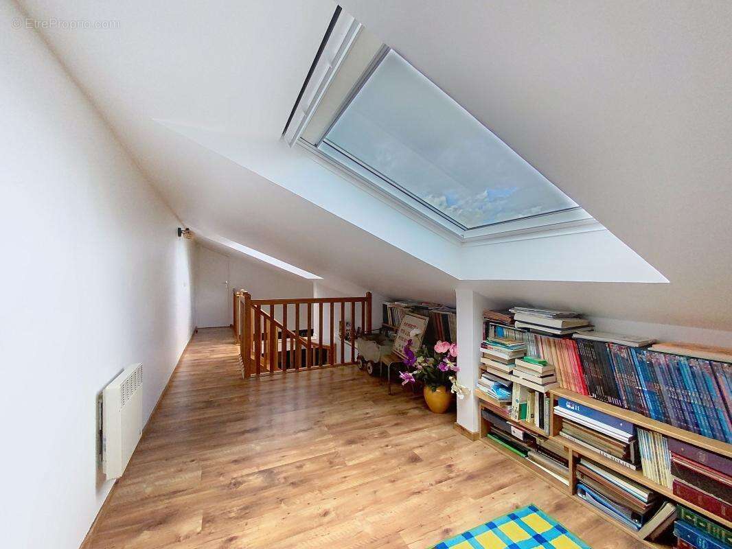 Maison à VOISINS-LE-BRETONNEUX