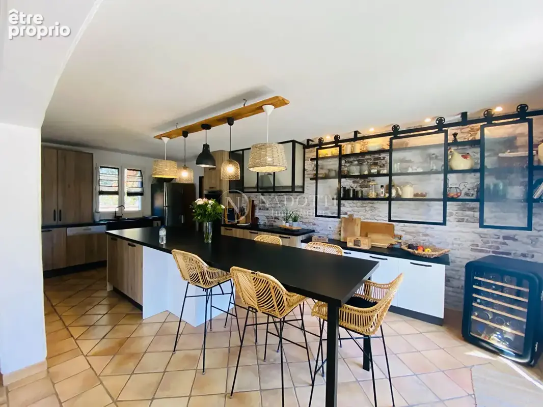 Coup de coeur : Maison  de charme Cheval Blanc 6 pièce(s) 175 m2 - photo 4