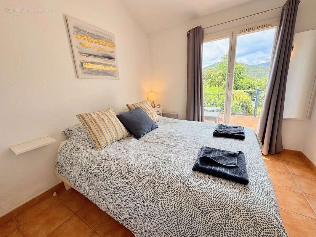 Maison à ROQUEBRUNE-SUR-ARGENS