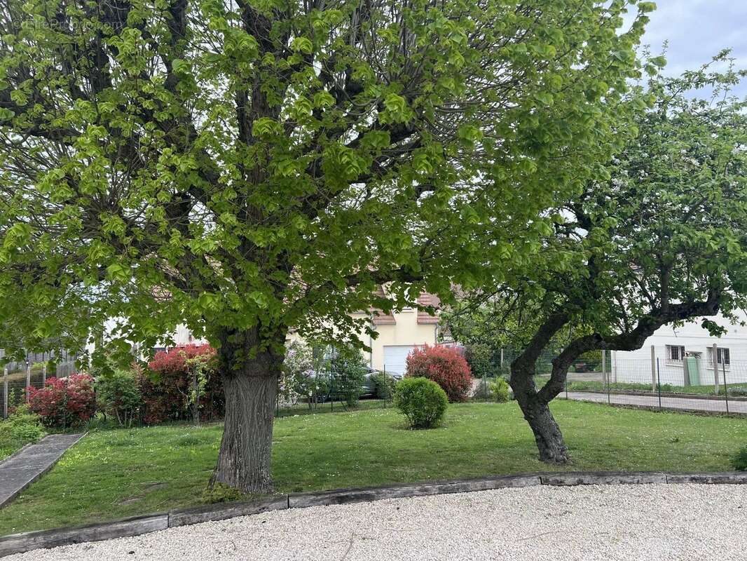 Maison à HOUDAN
