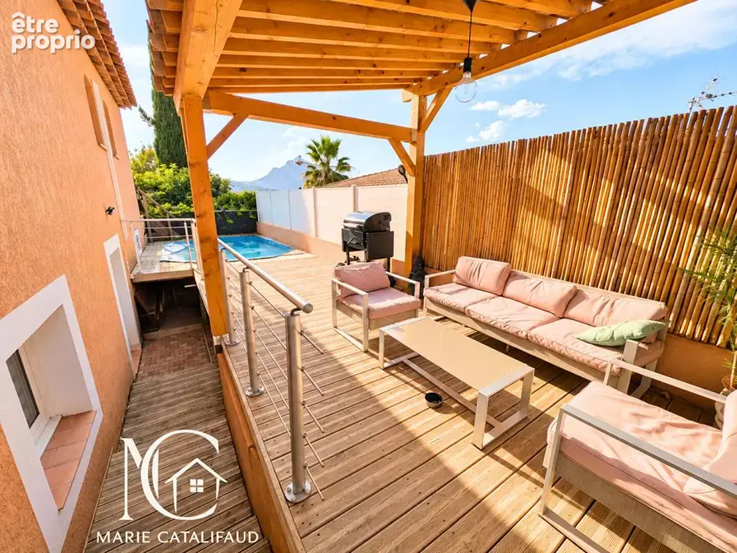 Maison à ROQUEBRUNE-SUR-ARGENS
