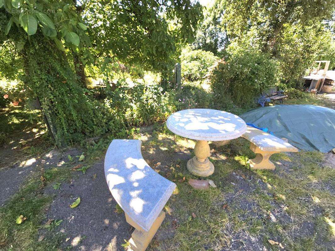 La-Lande-De-Goult 61320 Longère en pierre 112 m² terrain 30.200 m² - photo 10
