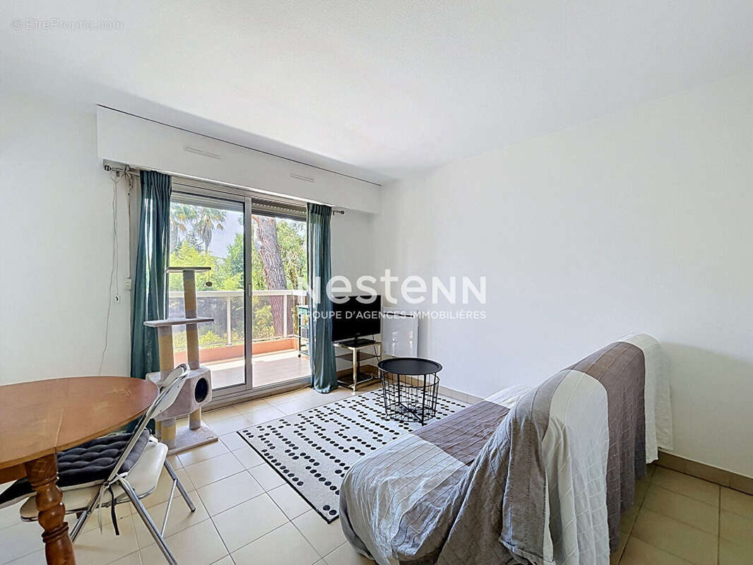 Appartement à VALLAURIS