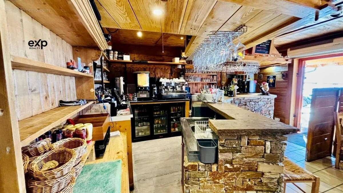 Commerce à SAINT-FRANCOIS-LONGCHAMP