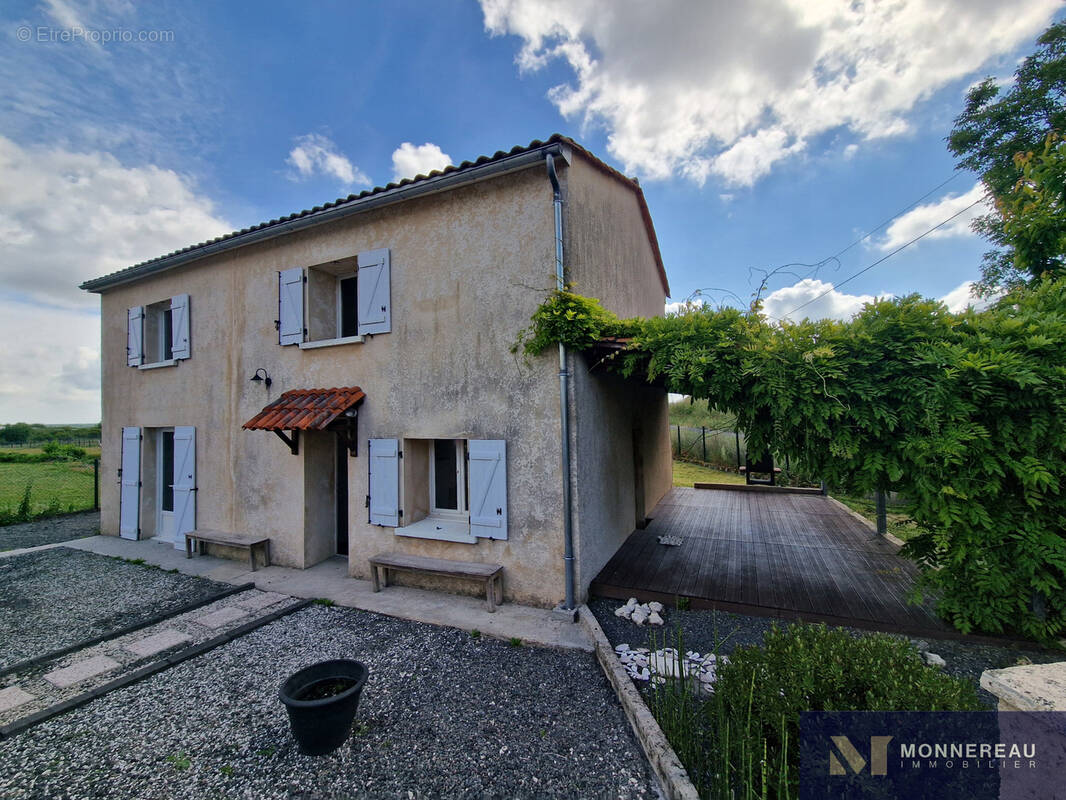 Maison à JURIGNAC