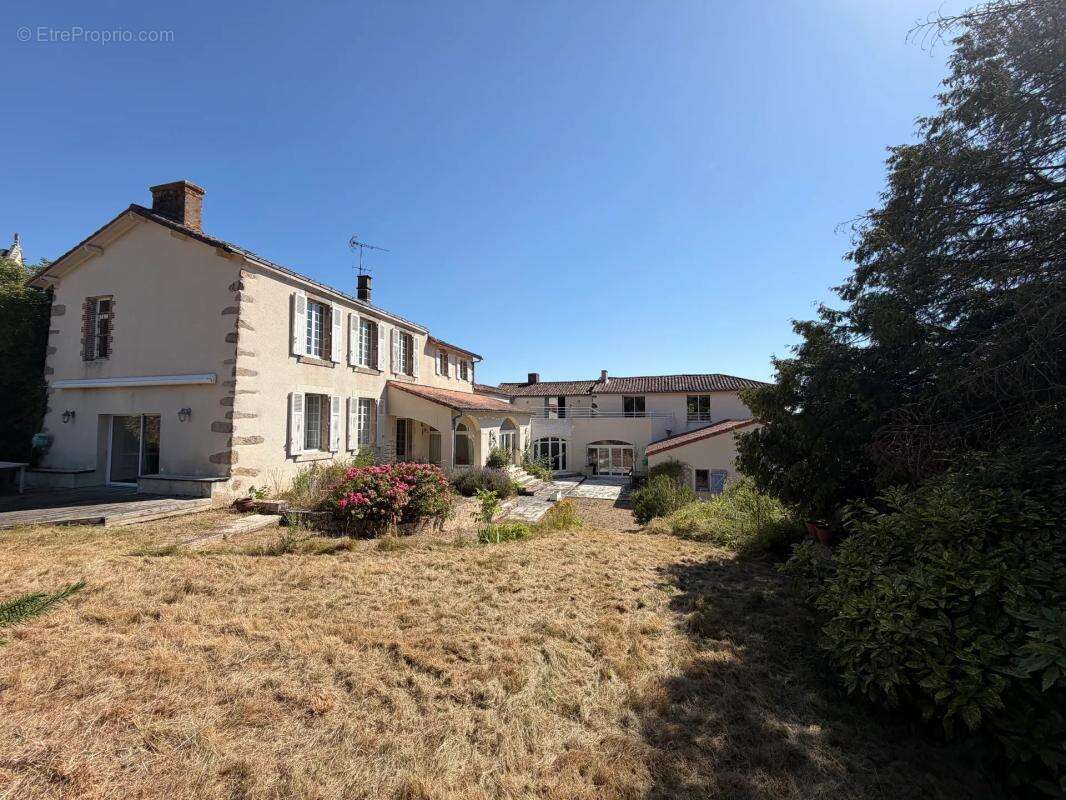 Maison de 10 pièces de 345.72 m² à Montravers - photo 21