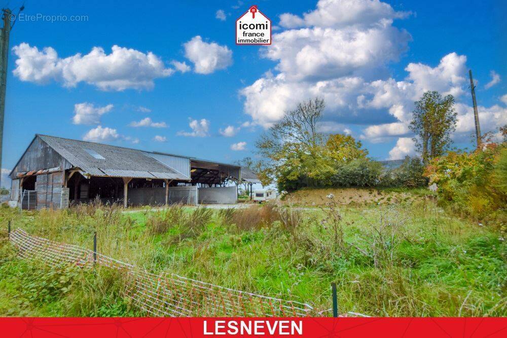 Terrain à LESNEVEN