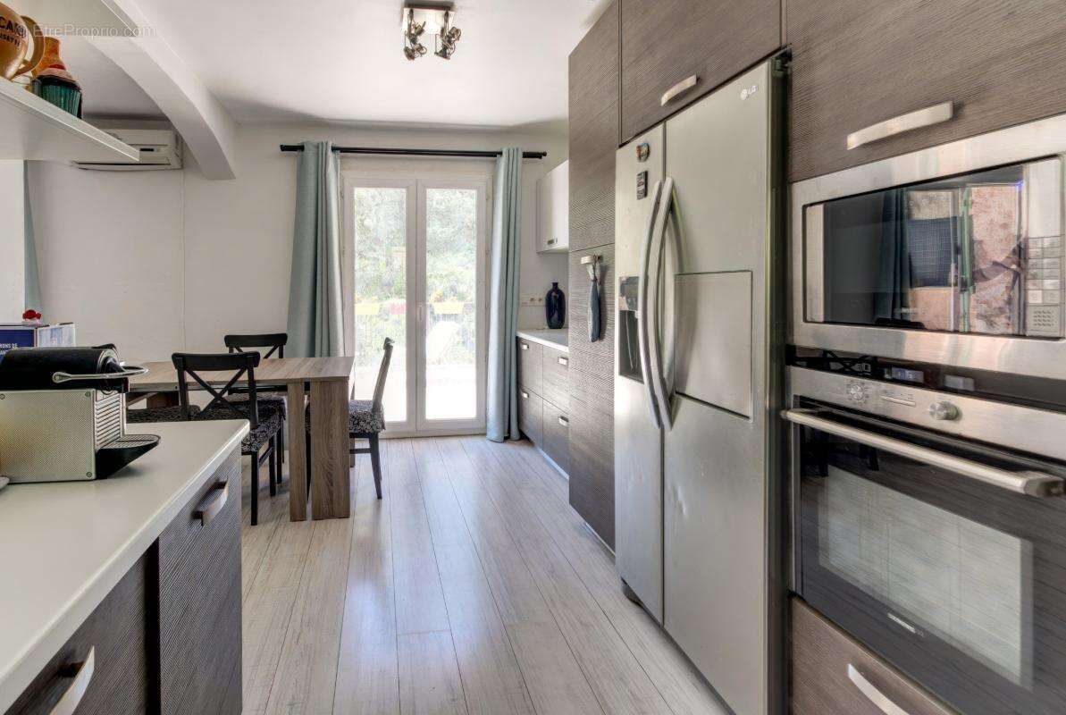 Maison de caractère de 175 m² avec appartement indépendant, jardin, jacuzzi et garage – carros village - photo 8