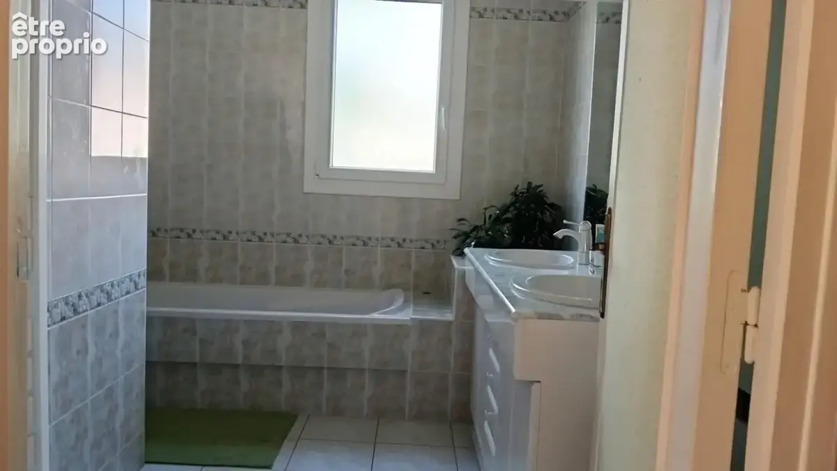 Cosnac. Spacieuse maison familiale de 230 M2 avec piscine et sous sol semi-entéré - photo 9