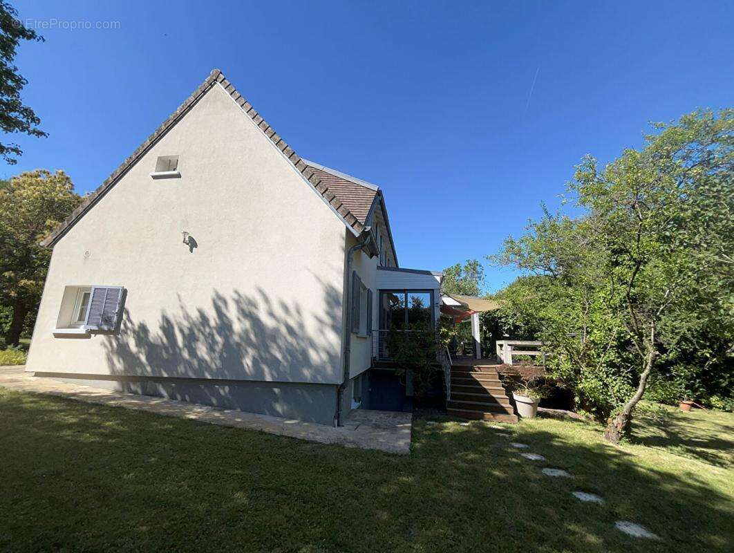Maison à VARENNES-JARCY