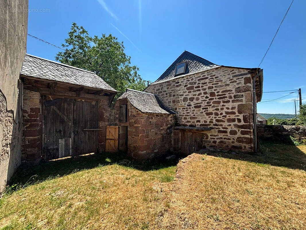 Ensemble immobilier en pierre entre BOZOULS et ESPALION - photo 7
