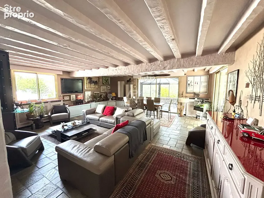 Maison d'exception à vendre à Saint Ouen l'Aumône - 8 pièces, 195,75 m² sur 1131 m² de terrain - photo 2