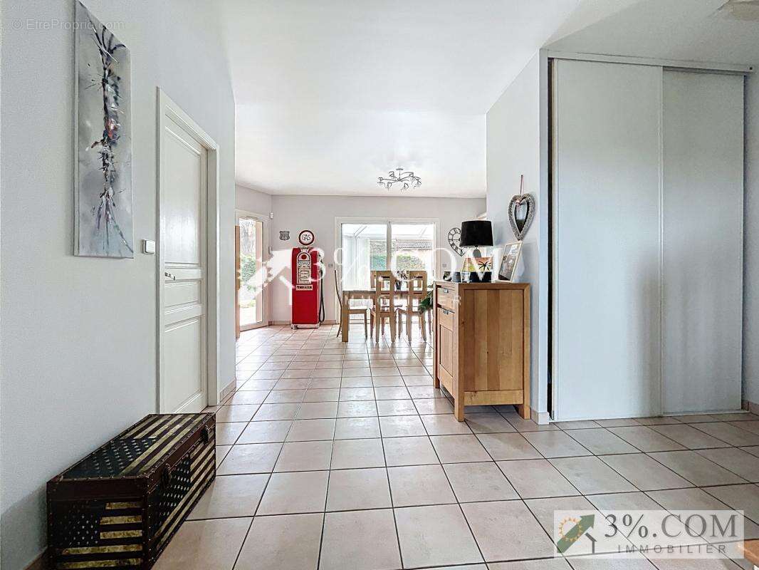 Maison à MONTELEGER