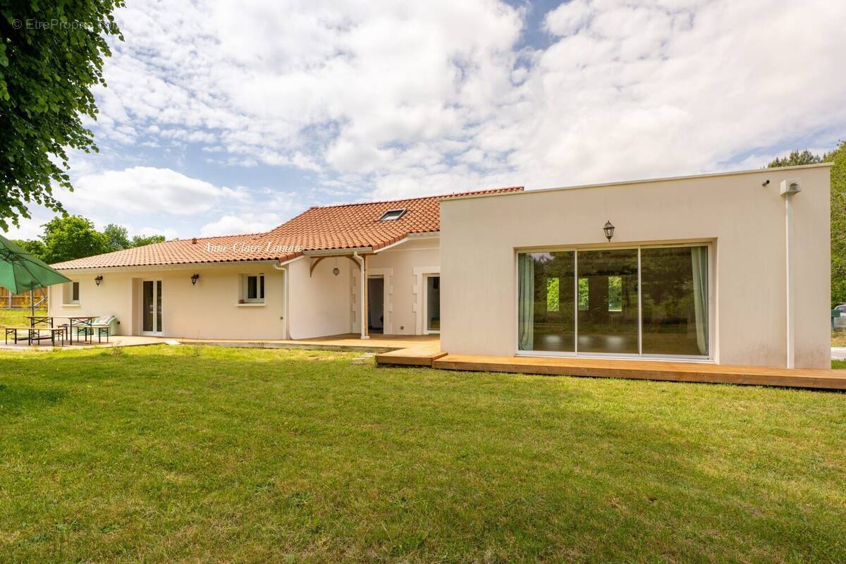 Maison à PARENTIS-EN-BORN