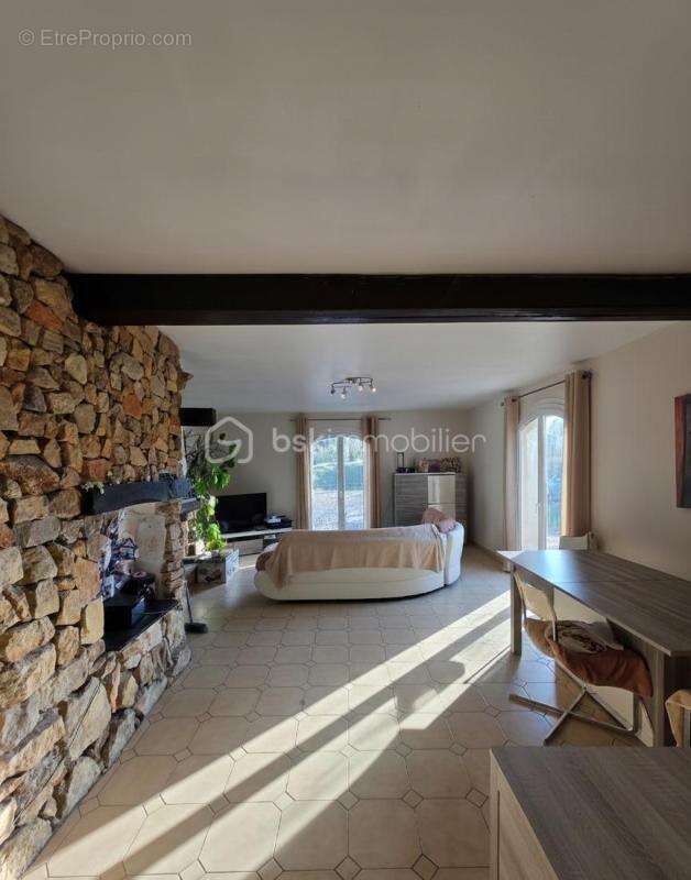 Maison à TOURRETTES