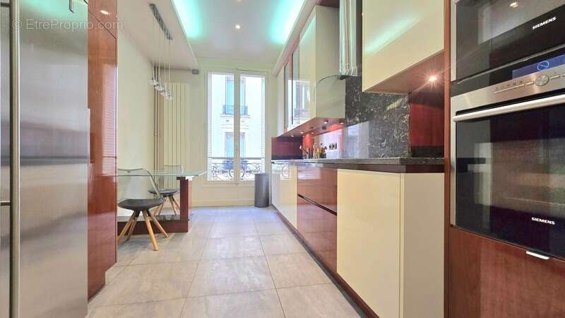 Appartement à PARIS-7E
