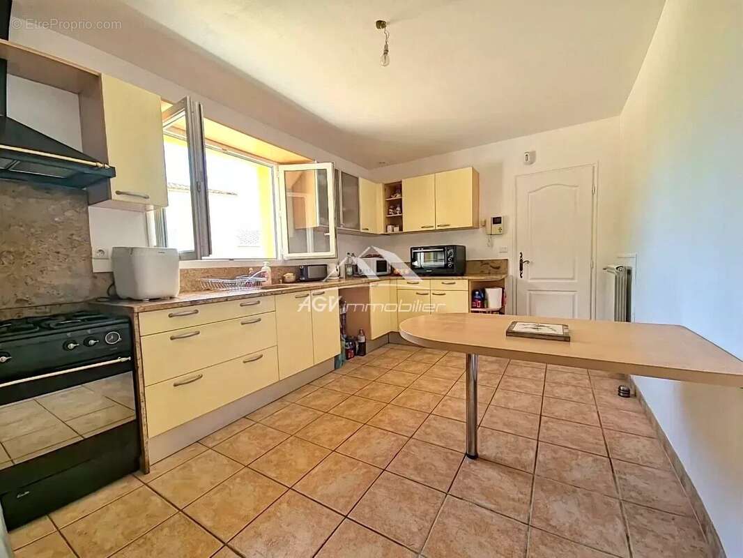 Maison à SAINT-HILAIRE-DE-BRETHMAS