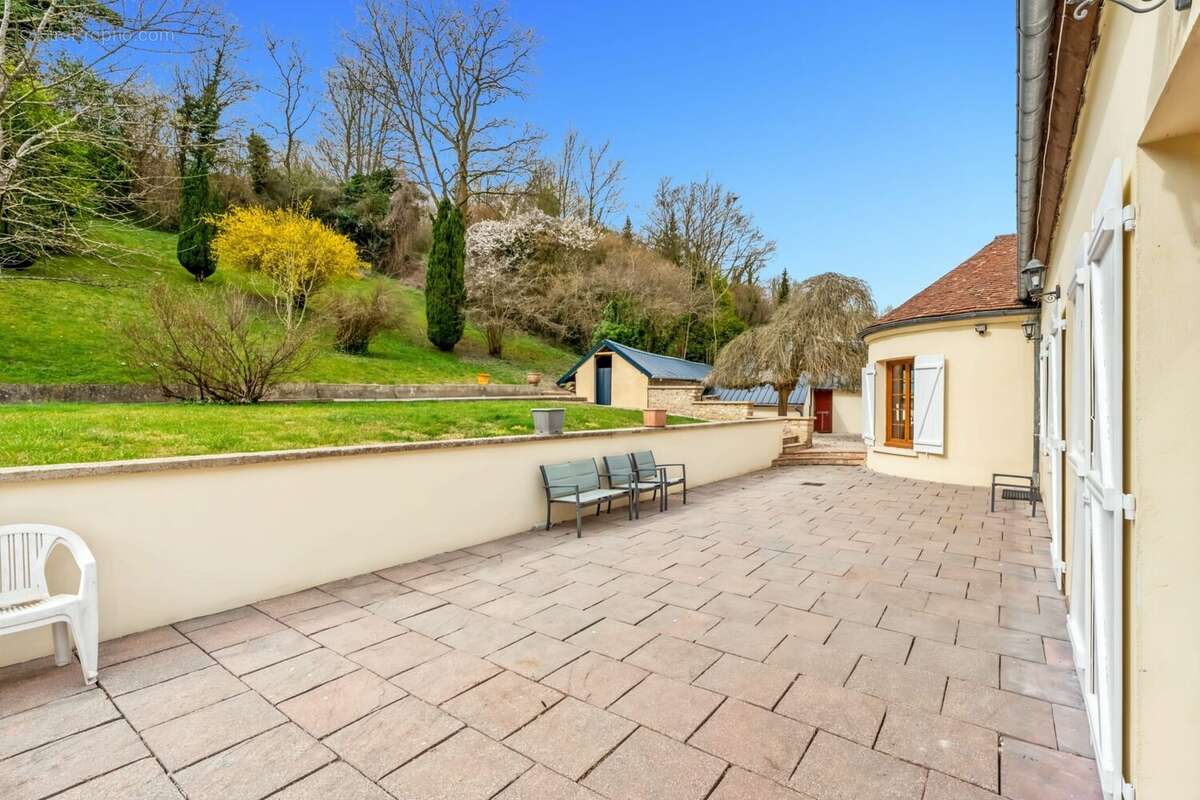 Maison à NEAUFLES-SAINT-MARTIN