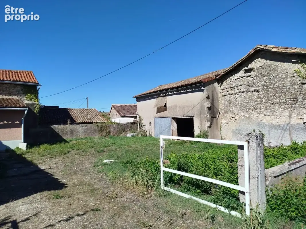 Maison 5 pièces 70 m² à vendre à Saint-Macoux (86400) - photo 2