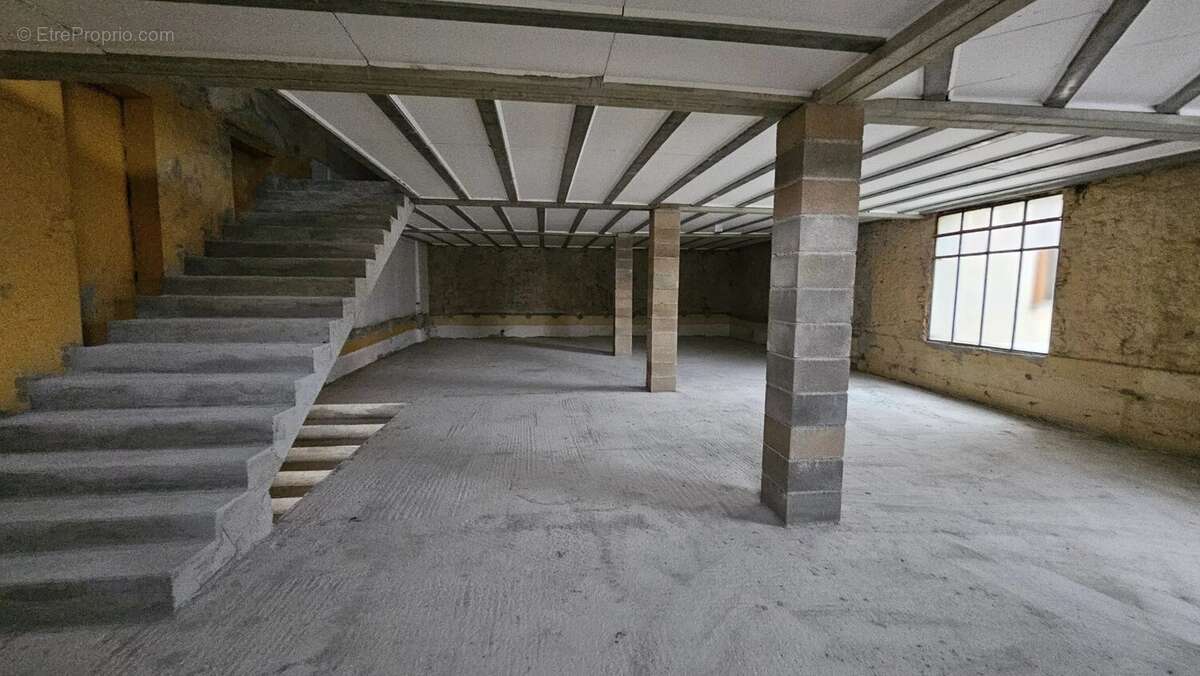 Commerce à LEZIGNAN-CORBIERES