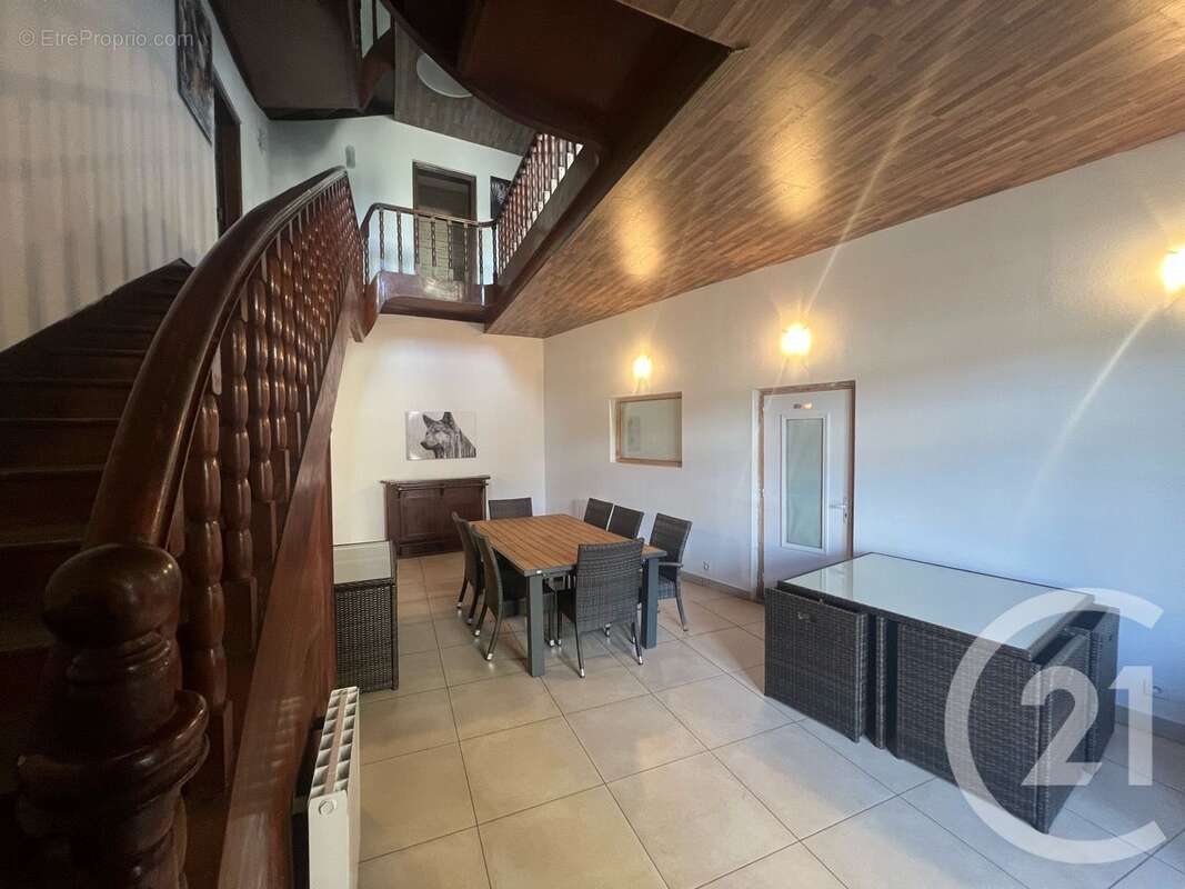 Maison 350 m² à Aurillac  - photo 7