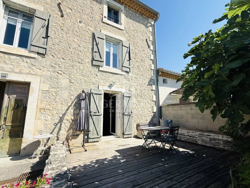 Appartement à L'ISLE-SUR-LA-SORGUE