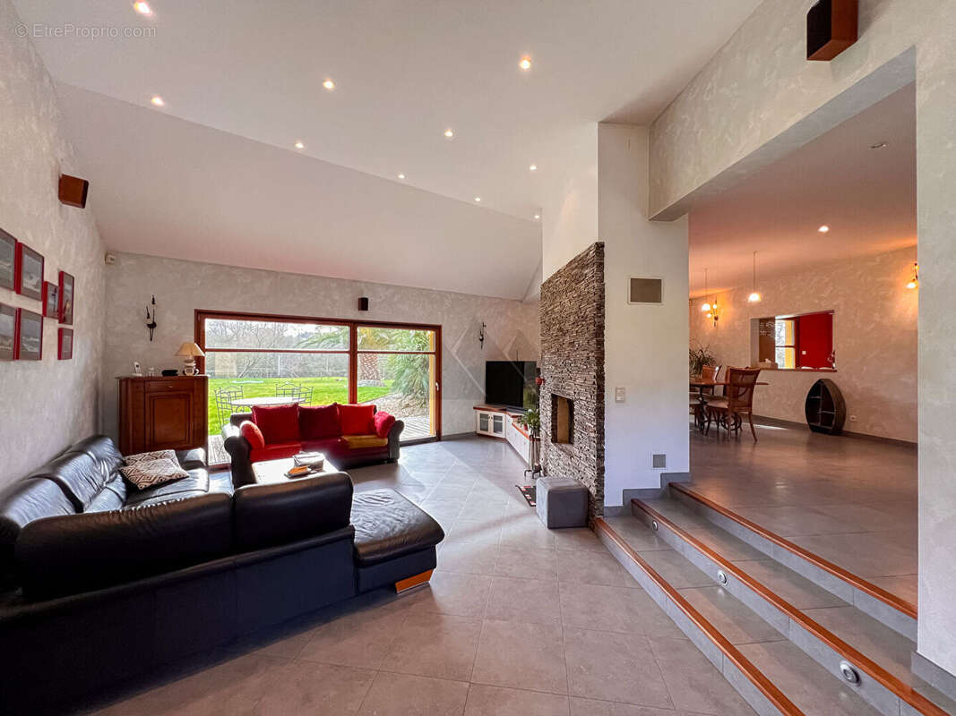 Maison à LAMPAUL-PLOUARZEL