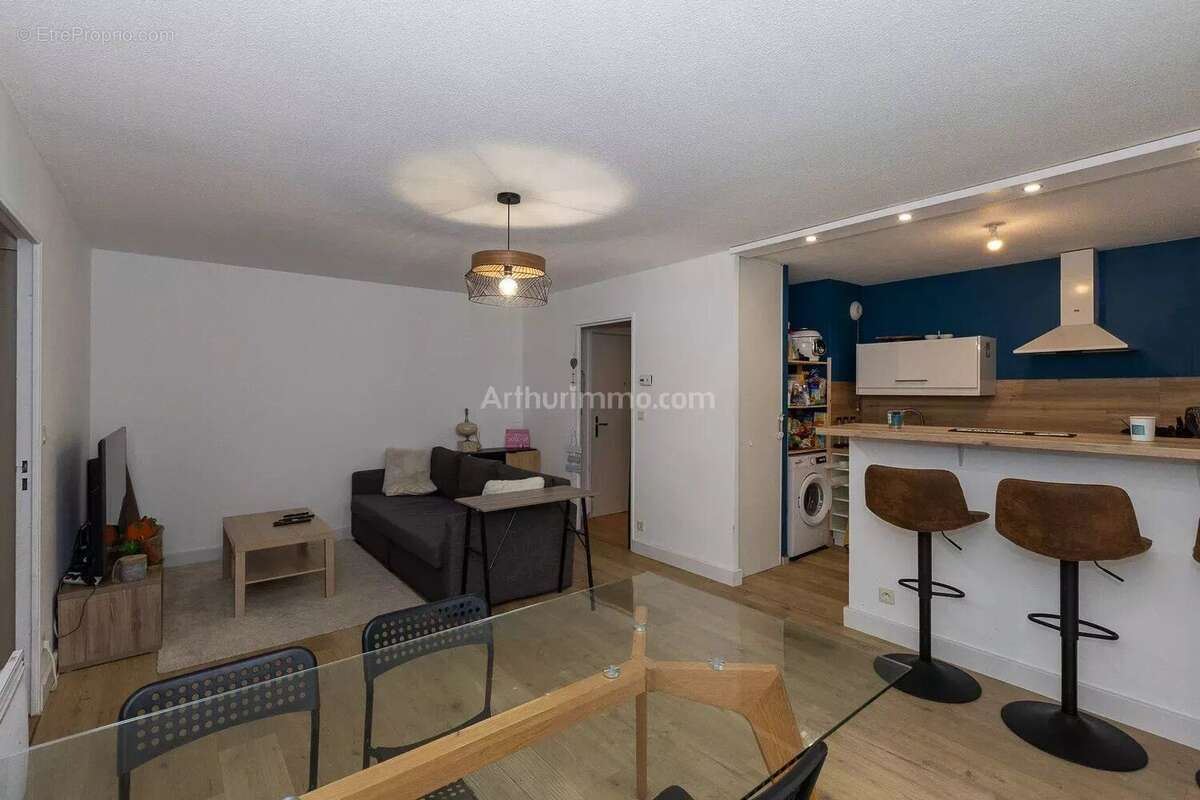 Appartement à MORESTEL