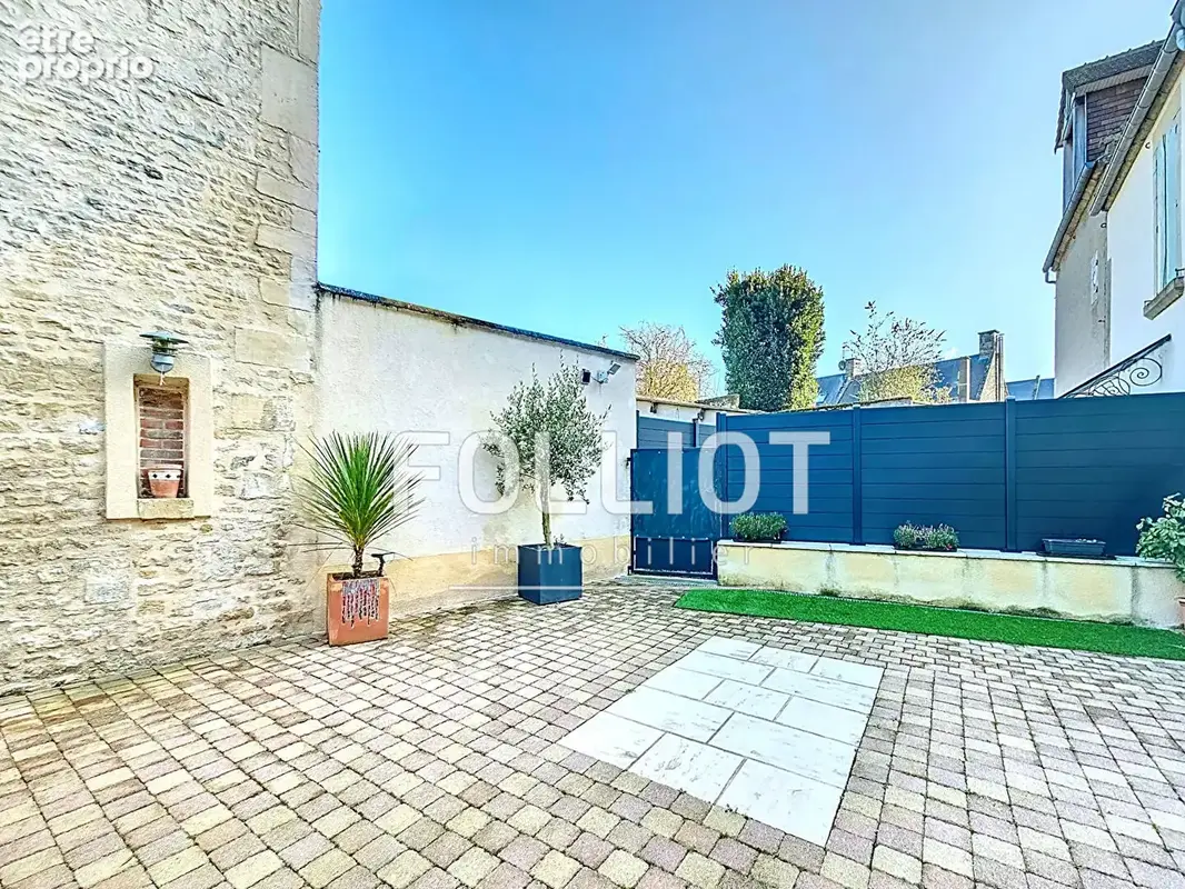 Maison en PIERRE de140 m²  de 7 pièces et 4 chambres avec un garage  àThaon - photo 8