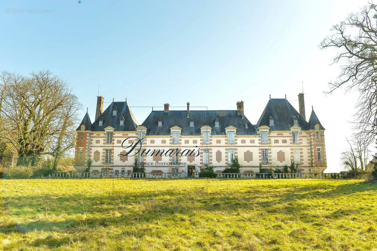 Maison à DOUAINS