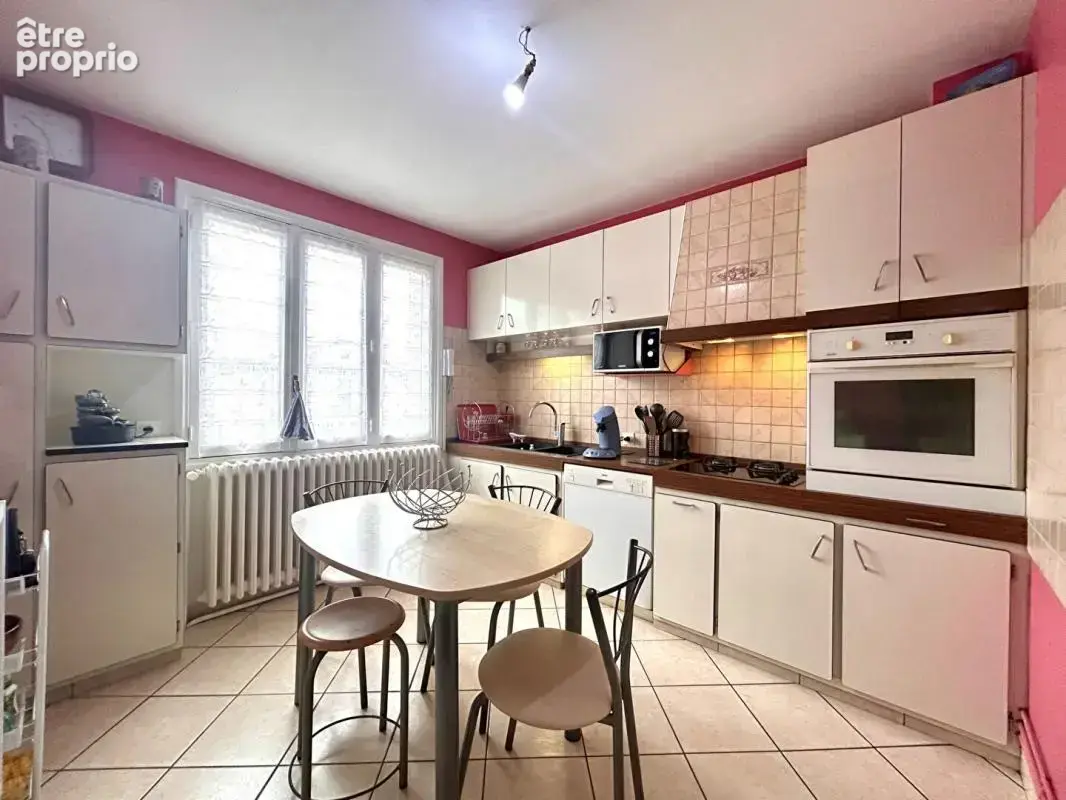 ROANNE Maison individuelle avec sous-sol complet sur terrain clos et arboré - photo 3