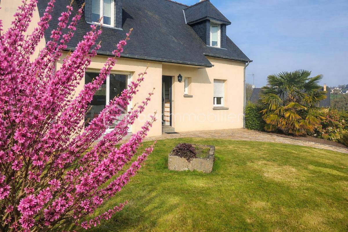 Maison à FOUGEROLLES-DU-PLESSIS