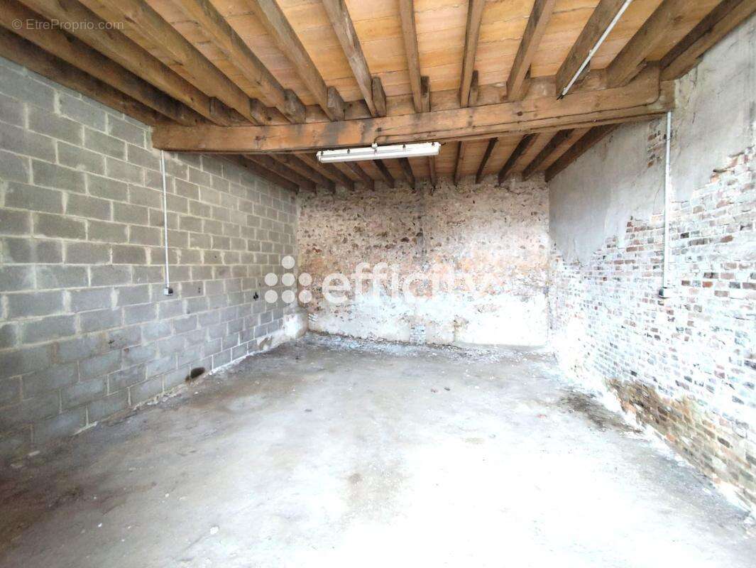 Commerce à TREMBLAY-LES-VILLAGES