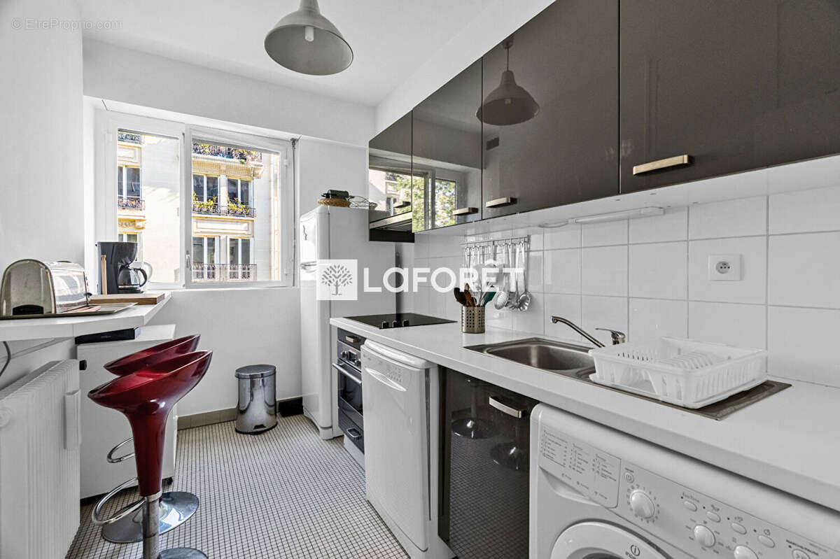 Appartement à PARIS-16E