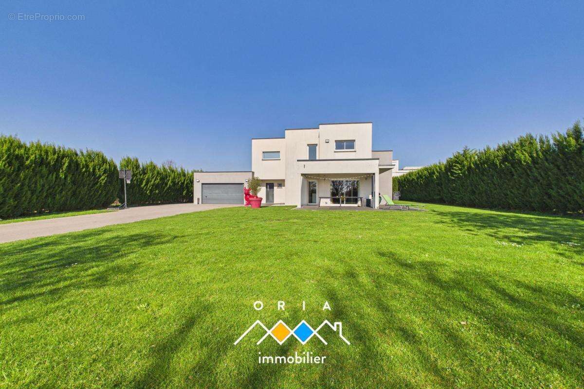 Maison à THIAUCOURT-REGNIEVILLE