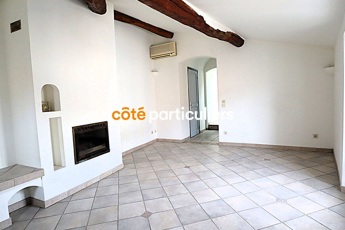 Appartement à ROQUEBRUNE-SUR-ARGENS