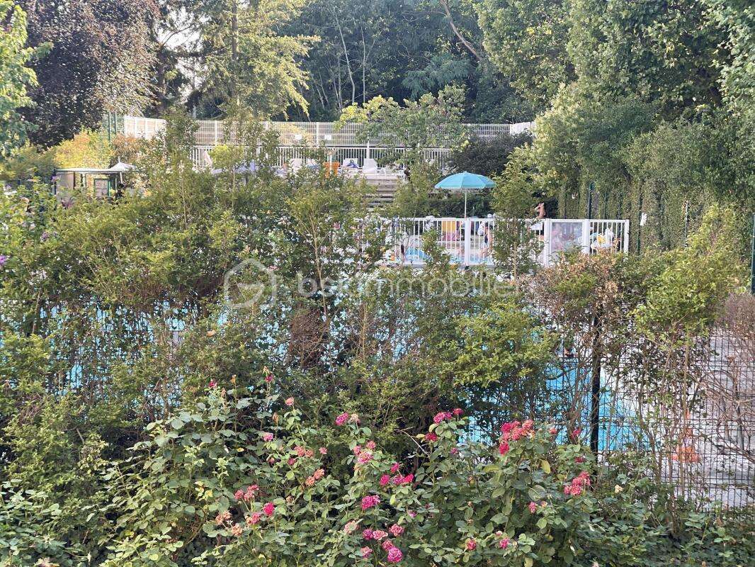 Très bel appartement lumineux avec balcon et vue dégagée - proche écoles et transport - Résidence avec piscine & tennis - photo 2