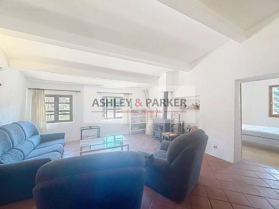 Appartement à SAUSSES